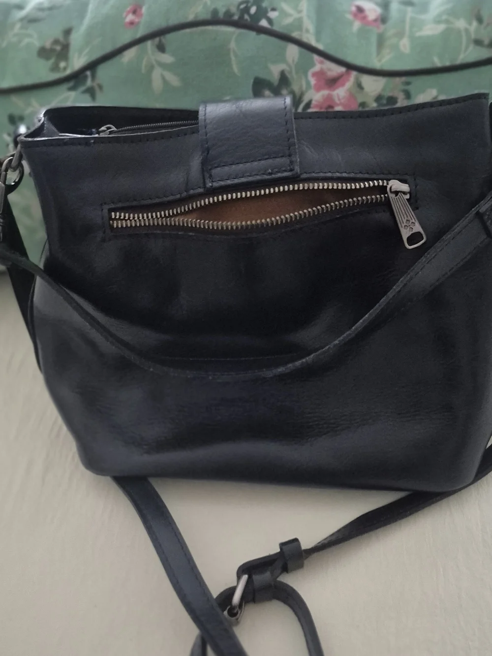 PAYRICIA NASH Classic Black Leather Crossbody Bag with Decorative Buckle